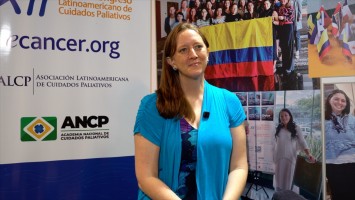 Colaboración global en cuidados paliativos: construyendo redes y soluciones compartidas ( Lacey Ahern - Directora Ejecutiva Global Partners In Care, Indiana, EE.UU )