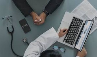 Los supervivientes de cánceres en la adolescencia y la edad adulta temprana tienen el doble de riesgo de padecer cánceres en el futuro